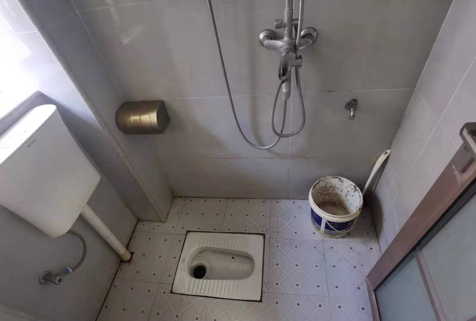 军转干部培训中心家属楼(人事局院内)  2室1厅1卫    42.8万 军转干部培训中心家属楼(人事局院内)  2室1厅1卫    42.8万卫生间