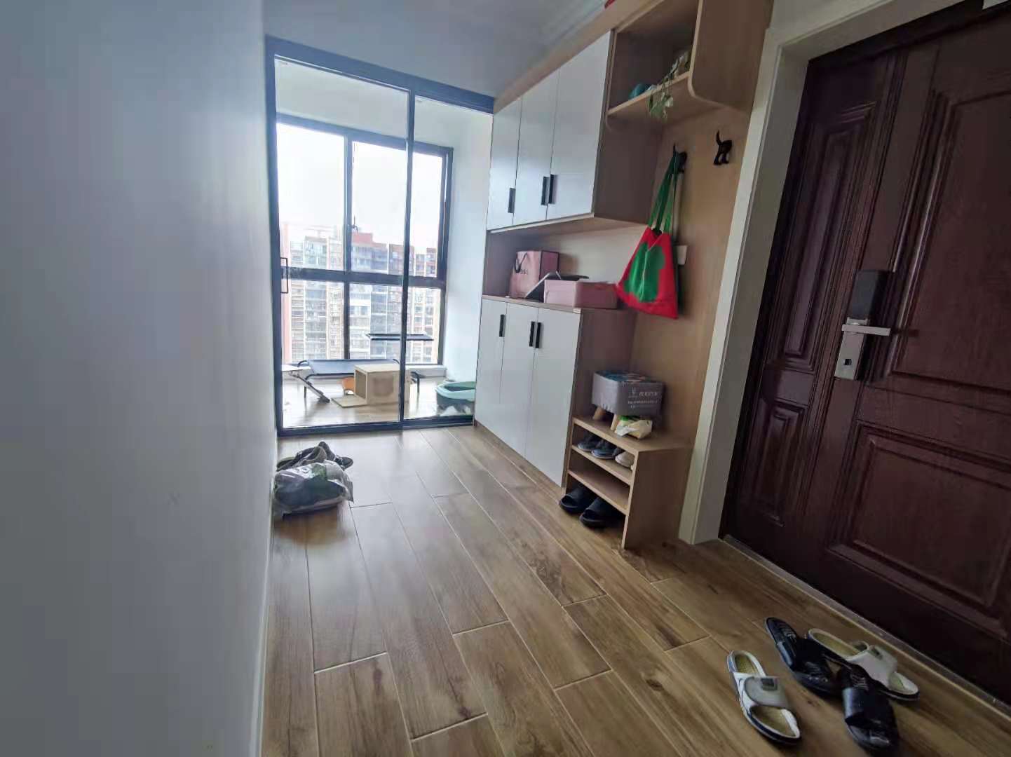 会龙山溪谷(住宅)  3室2厅2卫    93.8万 会龙山溪谷(住宅)  3室2厅2卫    93.8万客厅