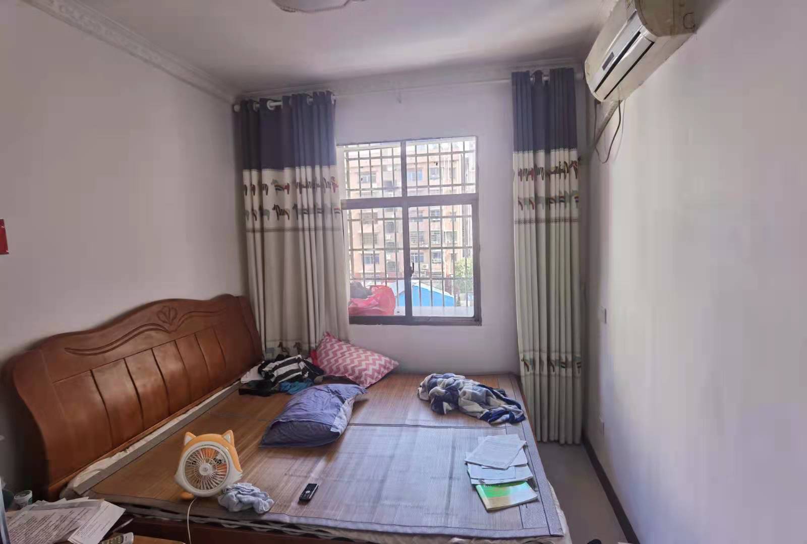 军转干部培训中心家属楼(人事局院内)  2室1厅1卫    42.8万 军转干部培训中心家属楼(人事局院内)  2室1厅1卫    42.8万卧室