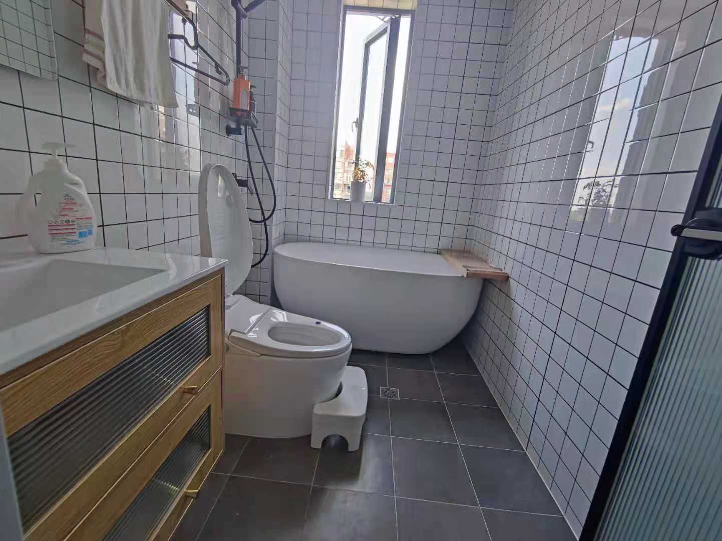 会龙山溪谷(住宅)  3室2厅2卫    93.8万 会龙山溪谷(住宅)  3室2厅2卫    93.8万客厅