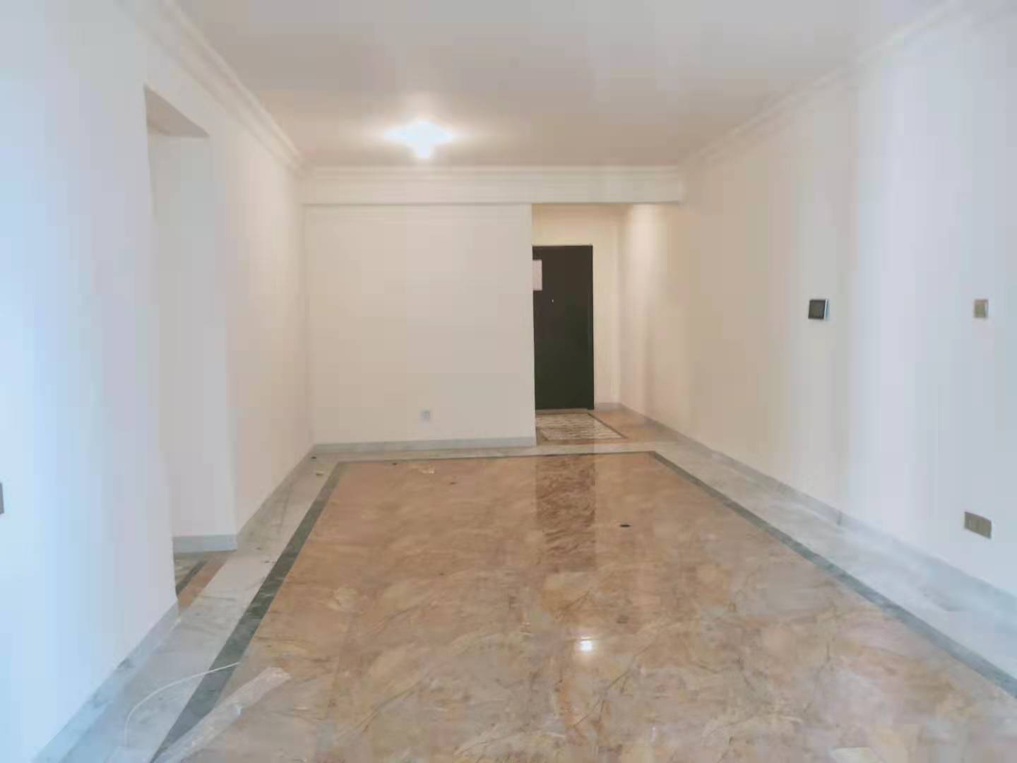 碧桂园梓山府  3室2厅2卫    96.8万 碧桂园梓山府  3室2厅2卫    96.8万客厅