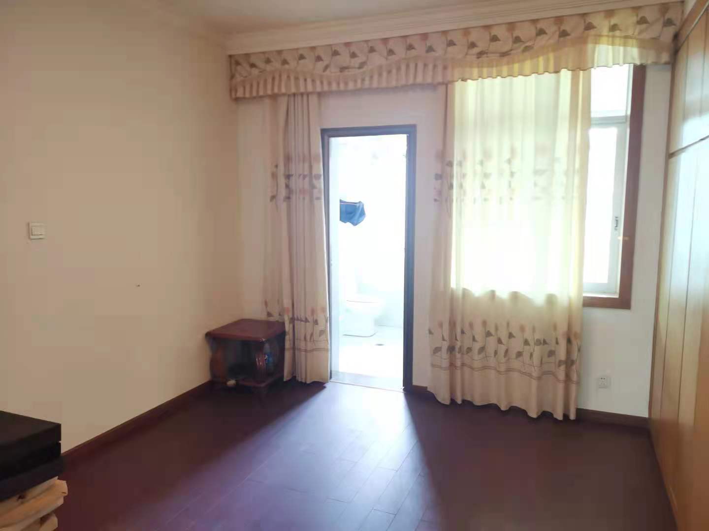 朝阳办事处江家坪居委会(鸿业小区) 4室2厅2卫 1200.0元/月 朝阳办事处江家坪居委会(鸿业小区) 4室2厅2卫 1200.0元/月室内图