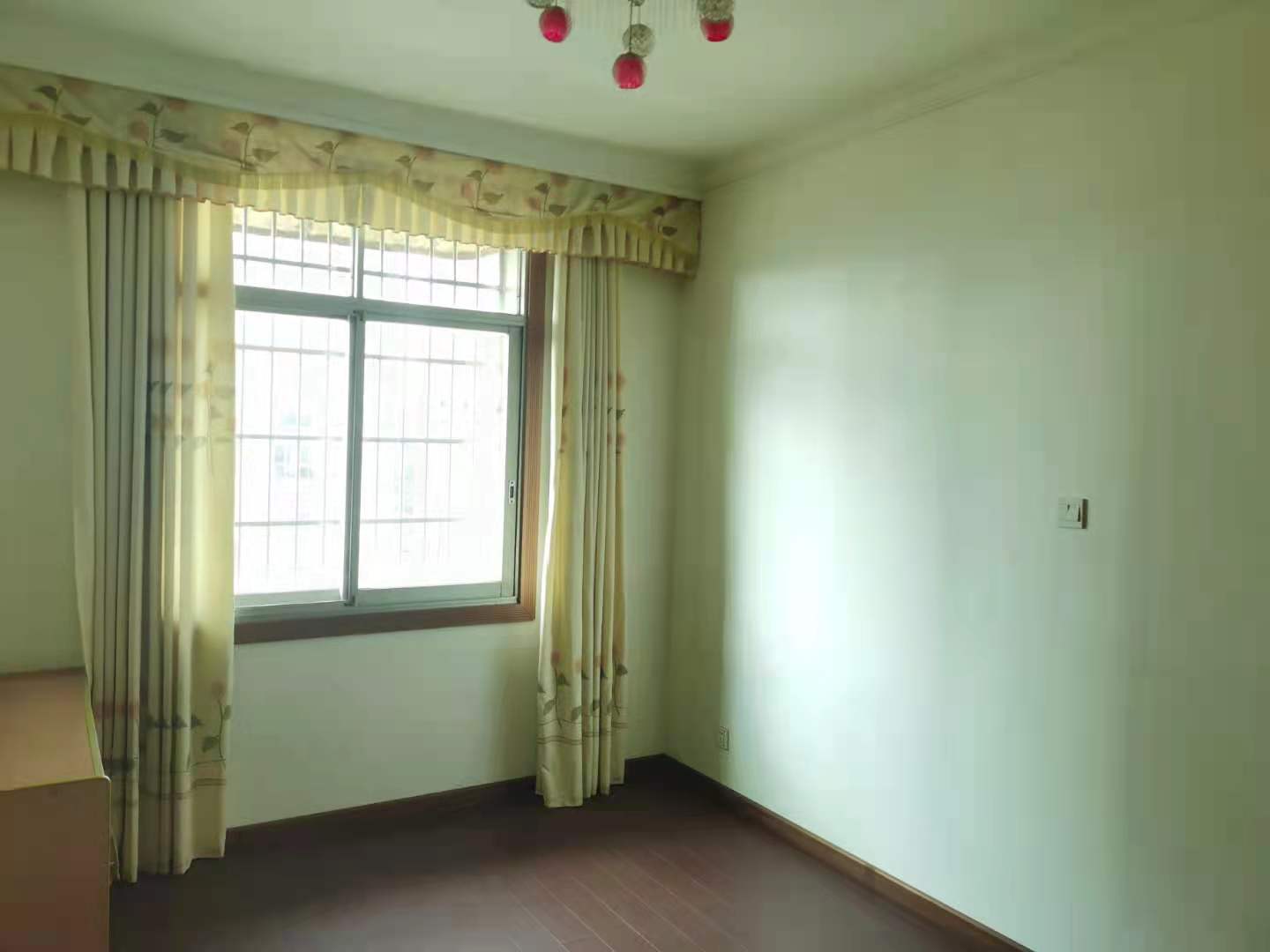 朝阳办事处江家坪居委会(鸿业小区) 4室2厅2卫 1200.0元/月 朝阳办事处江家坪居委会(鸿业小区) 4室2厅2卫 1200.0元/月室内图