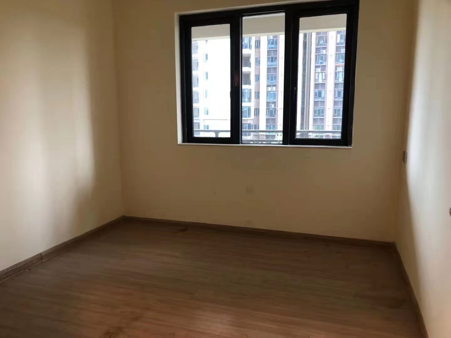 碧桂园梓山府 3室2厅1卫 2000.0元/月 碧桂园梓山府 3室2厅1卫 2000.0元/月室内图