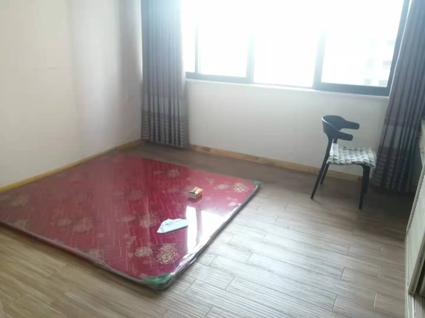 和厚园小区二期 1室1厅1卫 1300.0元/月 和厚园小区二期 1室1厅1卫 1300.0元/月室内图