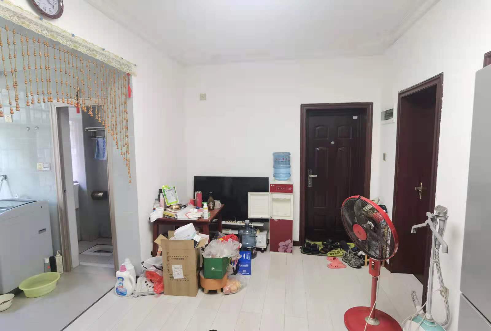 军转干部培训中心家属楼(人事局院内)  2室1厅1卫    42.8万 军转干部培训中心家属楼(人事局院内)  2室1厅1卫    42.8万客厅