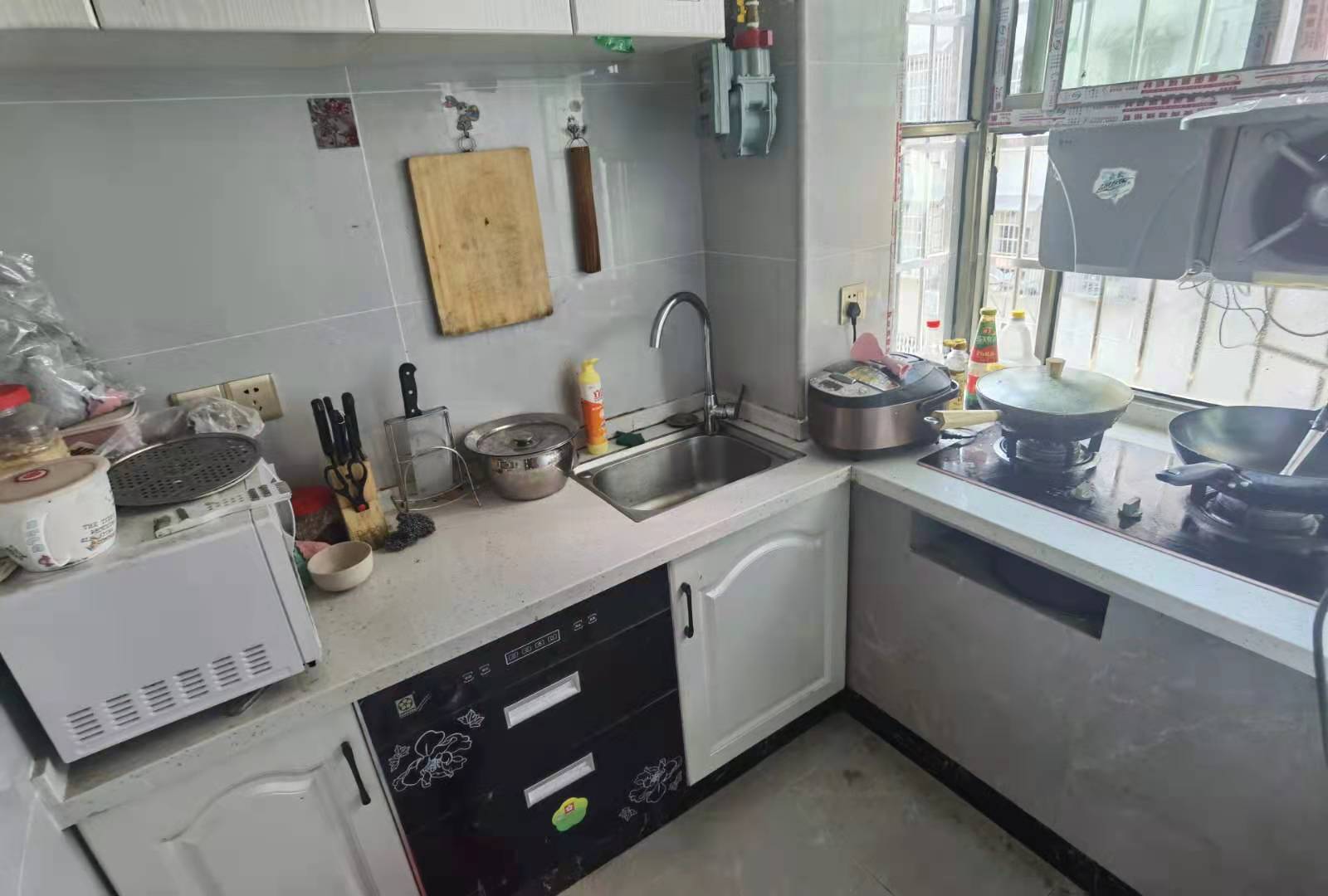 军转干部培训中心家属楼(人事局院内)  2室1厅1卫    42.8万 军转干部培训中心家属楼(人事局院内)  2室1厅1卫    42.8万厨房