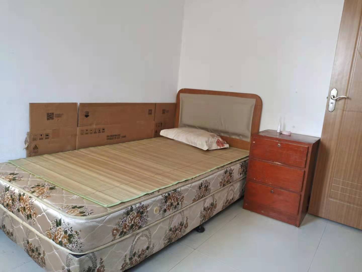 滴水安置小区  3室2厅1卫    900.0元/月 滴水安置小区  3室2厅1卫    900.0元/月室内图