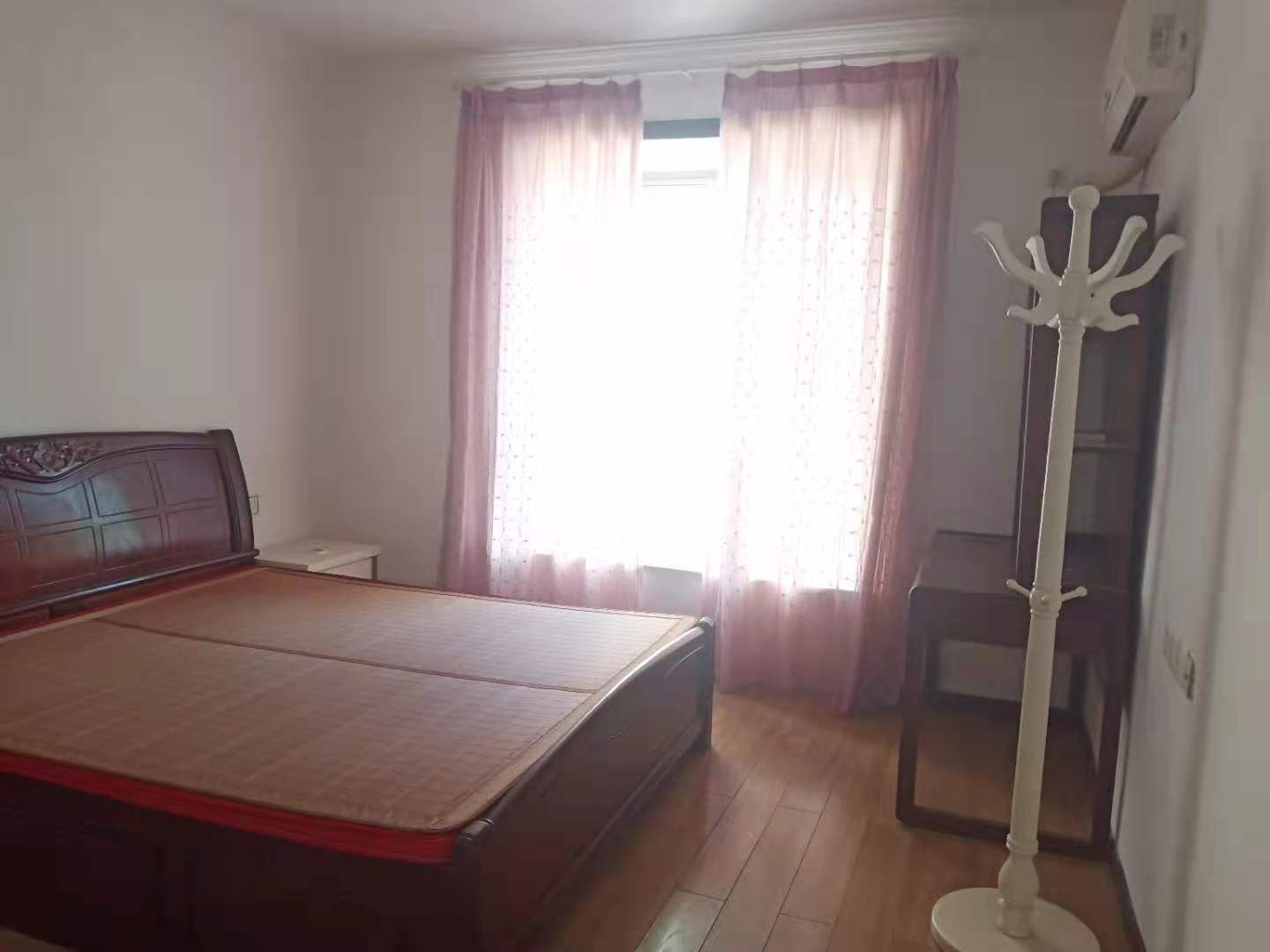 加州阳光小区(吉星阳光) 4室2厅2卫 98.8万 加州阳光小区(吉星阳光) 4室2厅2卫 98.8万卧室