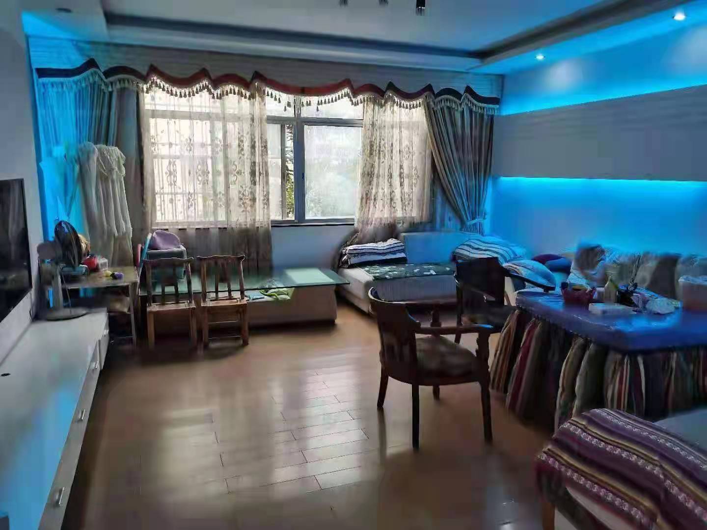 碧水馨城 3室2厅2卫 63.8万 碧水馨城 3室2厅2卫 63.8万客厅