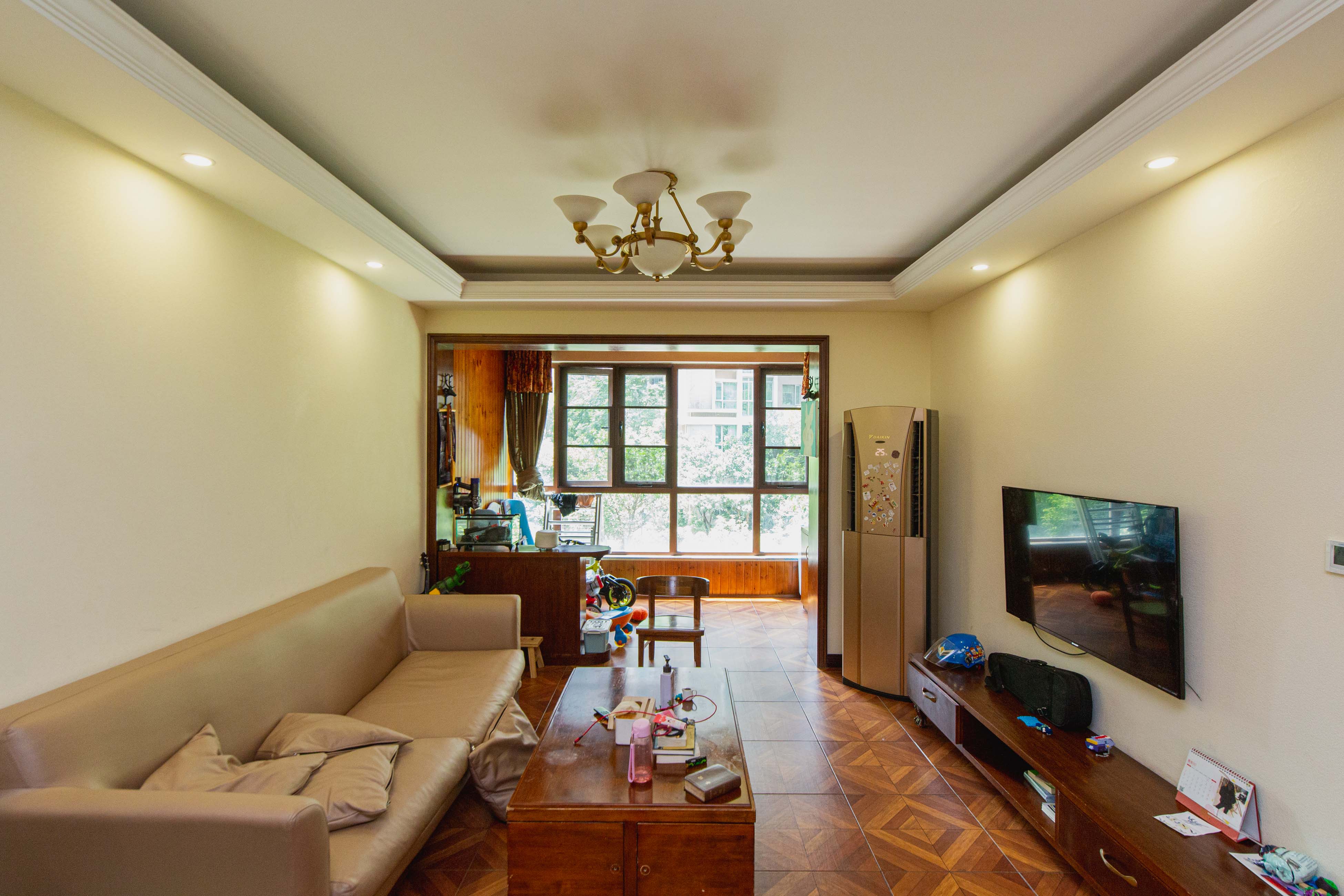 新城新世界一二三期  2室1厅1卫    115.0万客厅