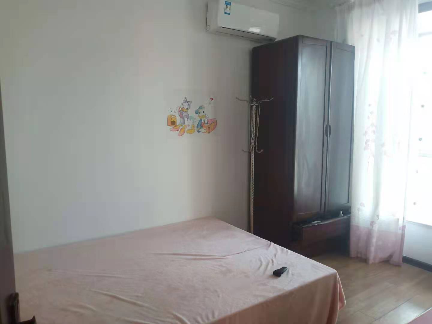 加州阳光小区(吉星阳光) 4室2厅2卫 98.8万 加州阳光小区(吉星阳光) 4室2厅2卫 98.8万卧室