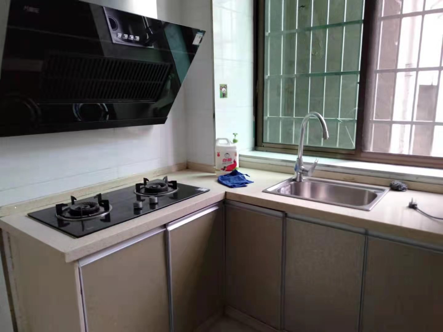 兴益家园小区 3室2厅2卫 1200.0元/月 兴益家园小区 3室2厅2卫 1200.0元/月室内图