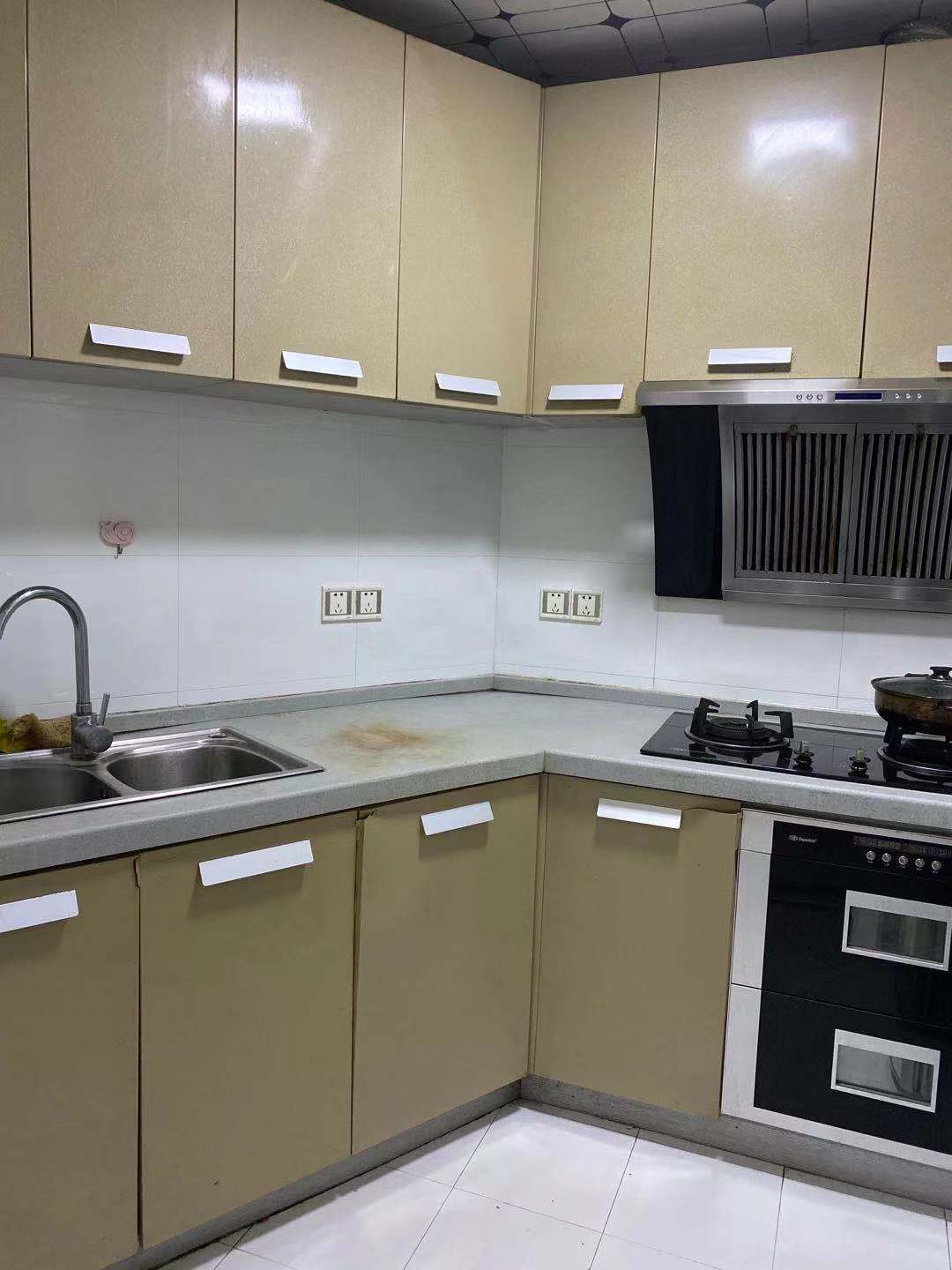 冠都现代城(冠都幸福彼岸)  3室2厅1卫    2200.0元/月 冠都现代城(冠都幸福彼岸)  3室2厅1卫    2200.0元/月室内图