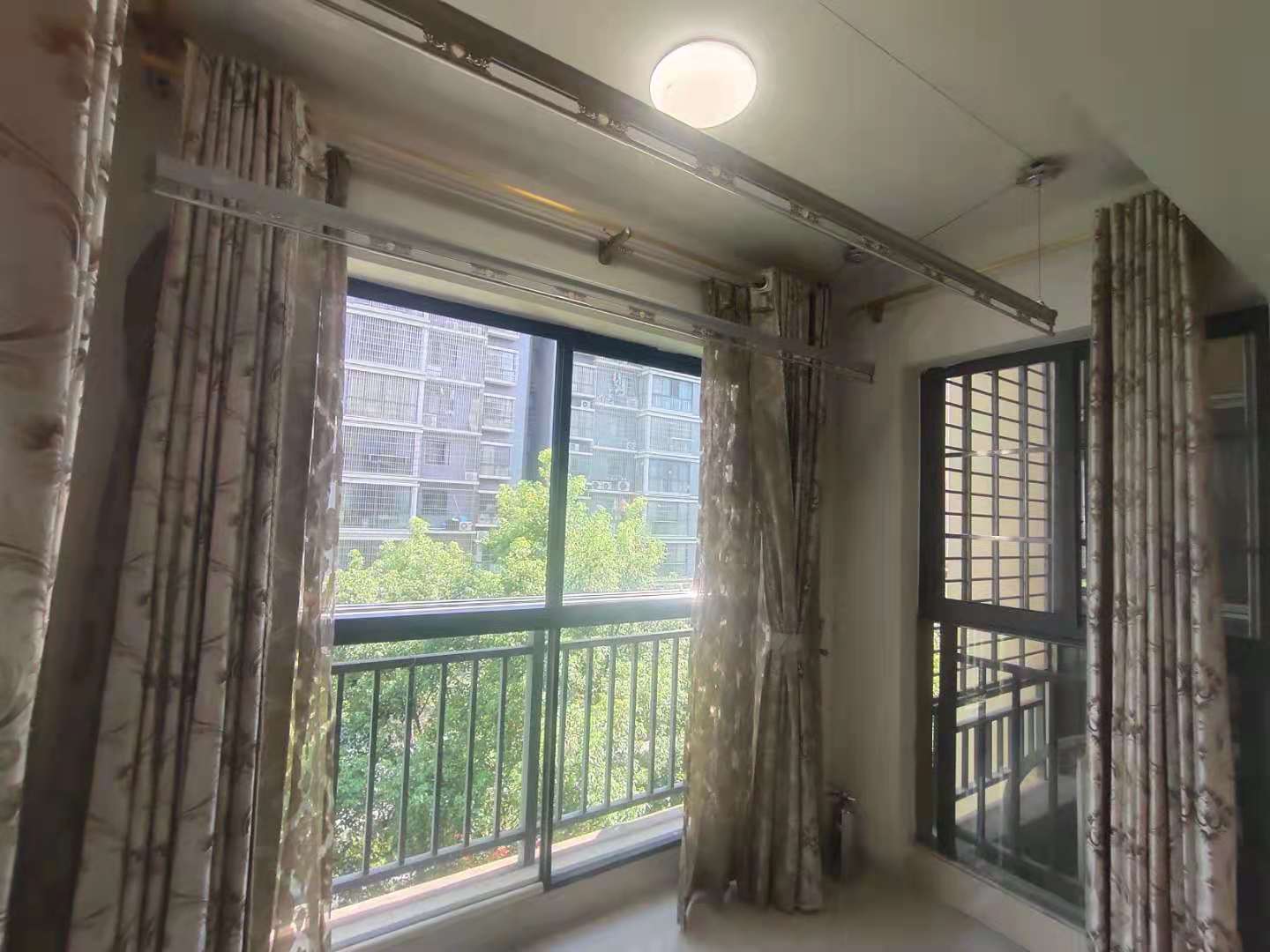 天酬尚都  2室1厅1卫    2200.0元/月 天酬尚都  2室1厅1卫    2200.0元/月室内图