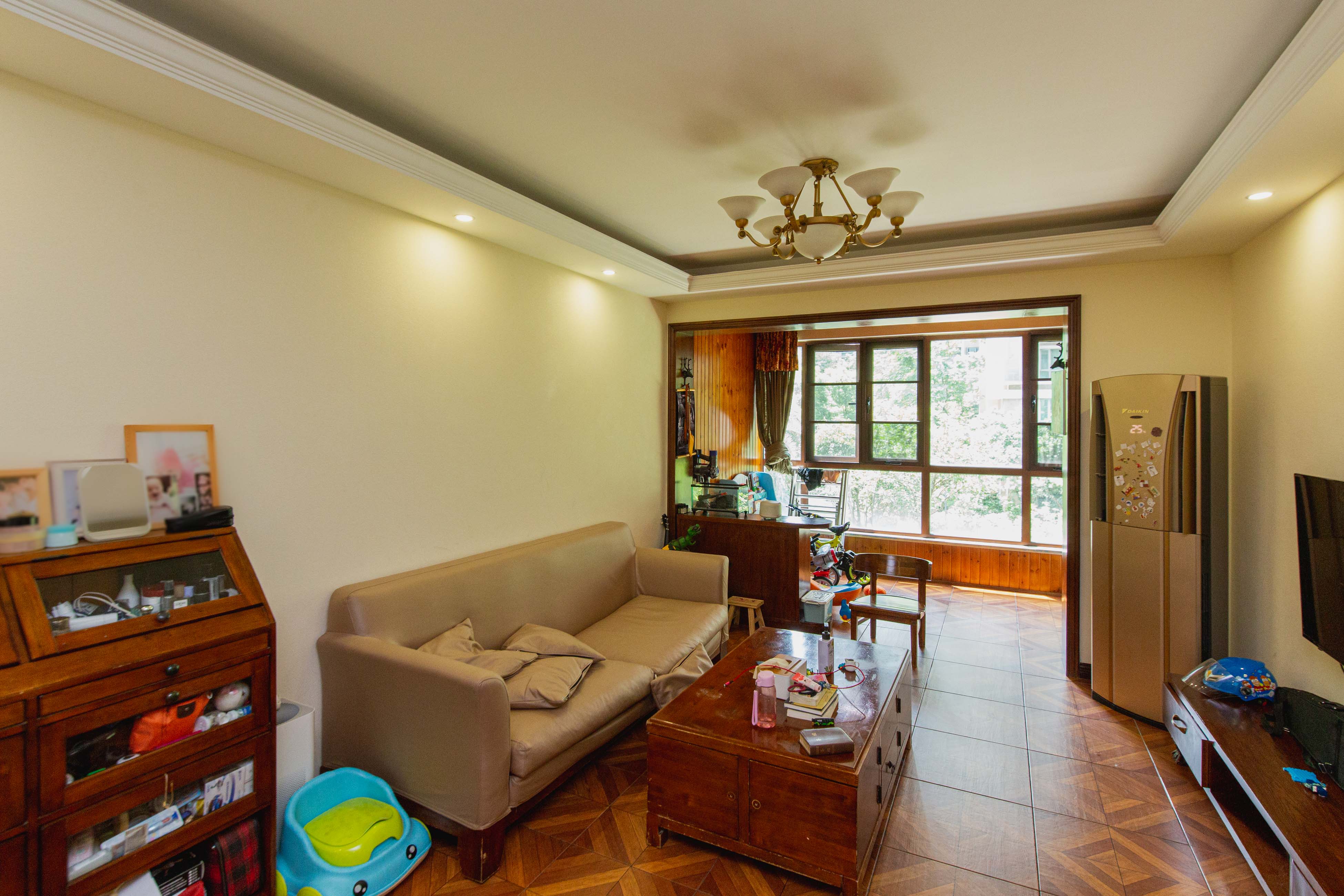 新城新世界一二三期  2室1厅1卫    115.0万客厅