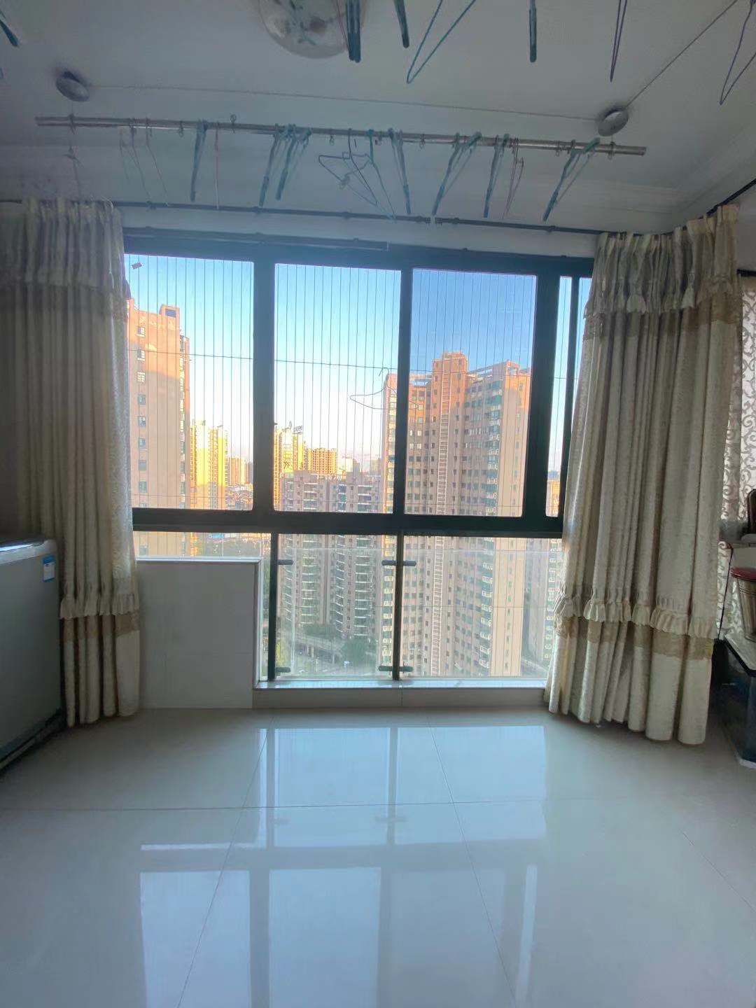 冠都现代城(冠都幸福彼岸)  3室2厅1卫    2200.0元/月 冠都现代城(冠都幸福彼岸)  3室2厅1卫    2200.0元/月室内图