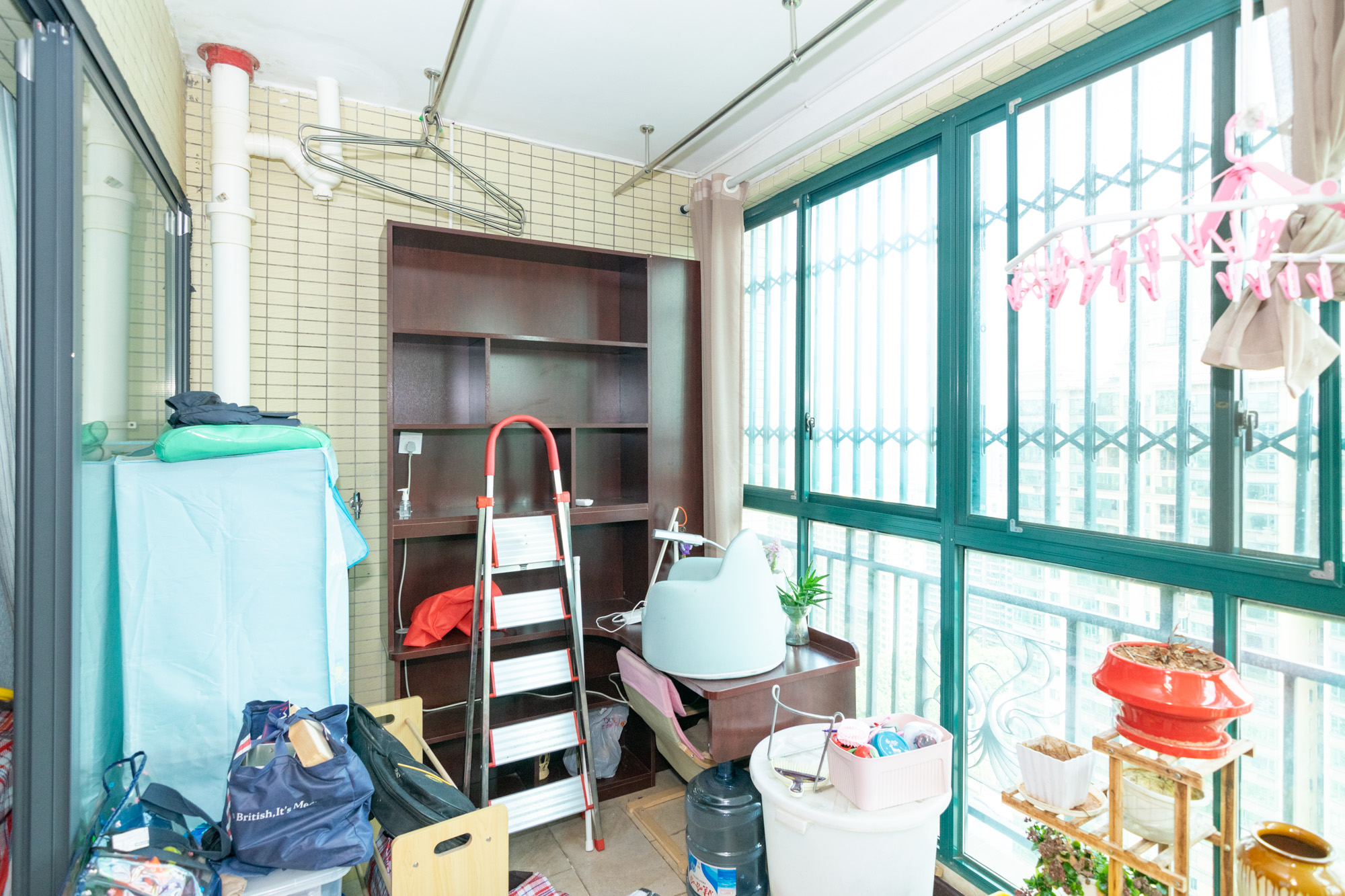 恒大名都  4室2厅2卫    120.0万阳台