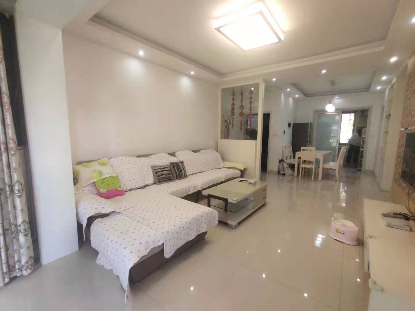 天酬尚都  2室1厅1卫    2200.0元/月 天酬尚都  2室1厅1卫    2200.0元/月室内图