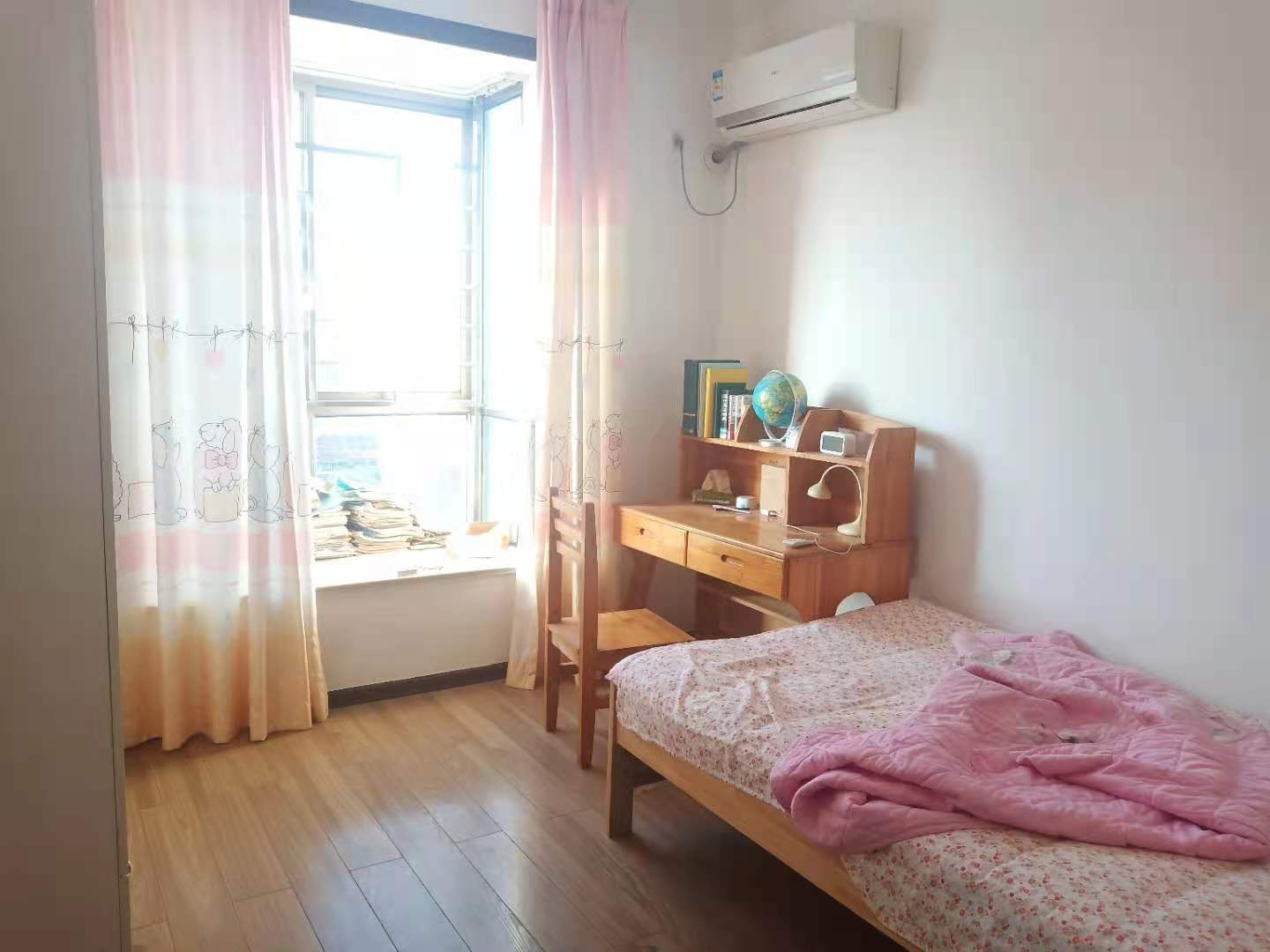 加州阳光小区(吉星阳光) 4室2厅2卫 98.8万 加州阳光小区(吉星阳光) 4室2厅2卫 98.8万卧室