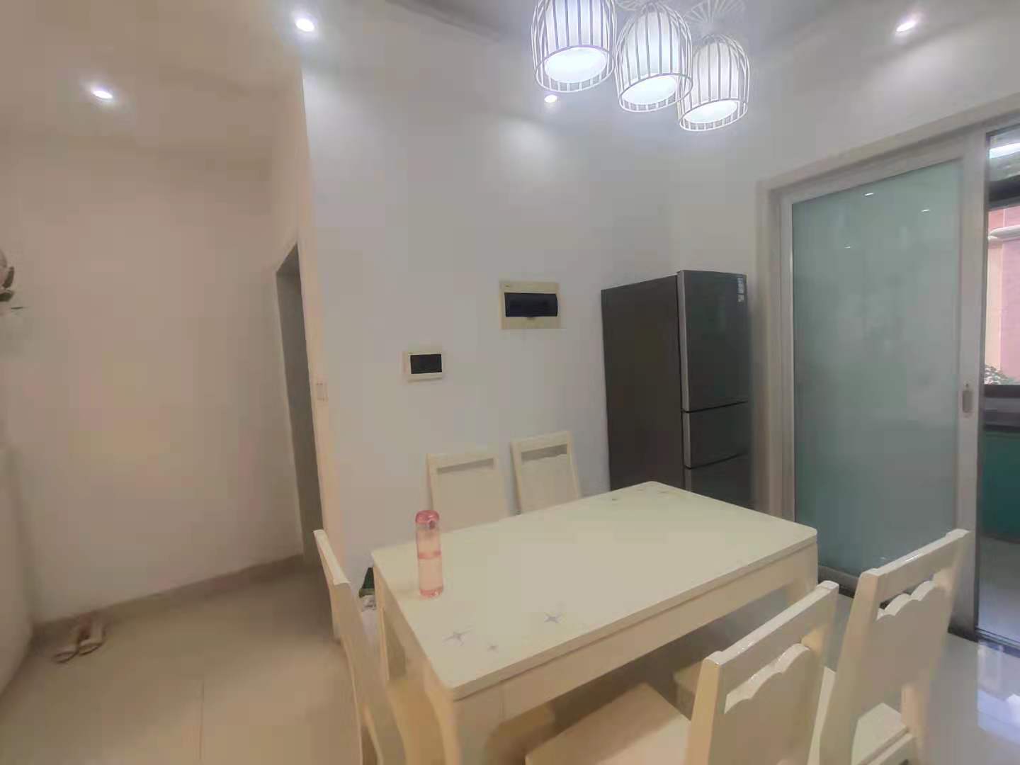 天酬尚都  2室1厅1卫    2200.0元/月 天酬尚都  2室1厅1卫    2200.0元/月室内图