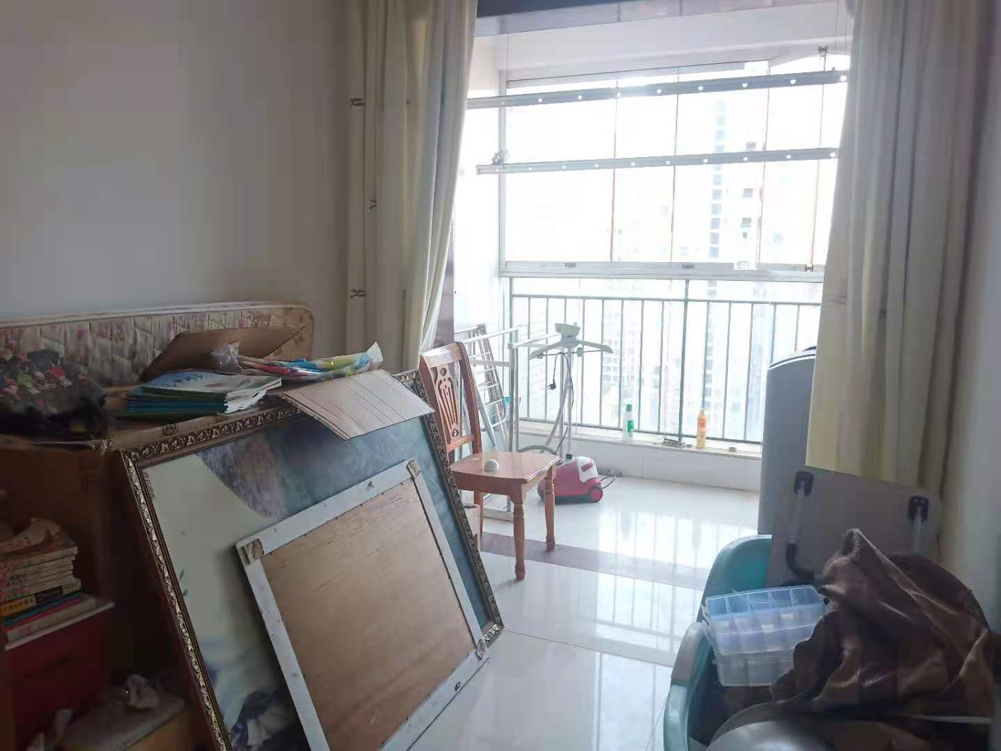 加州阳光小区(吉星阳光) 4室2厅2卫 98.8万 加州阳光小区(吉星阳光) 4室2厅2卫 98.8万卧室