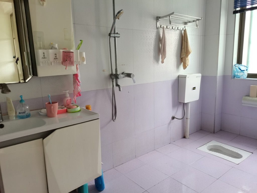 精锐华府(精锐华庭) 3室2厅2卫 69.8万 精锐华府(精锐华庭) 3室2厅2卫 69.8万卧室