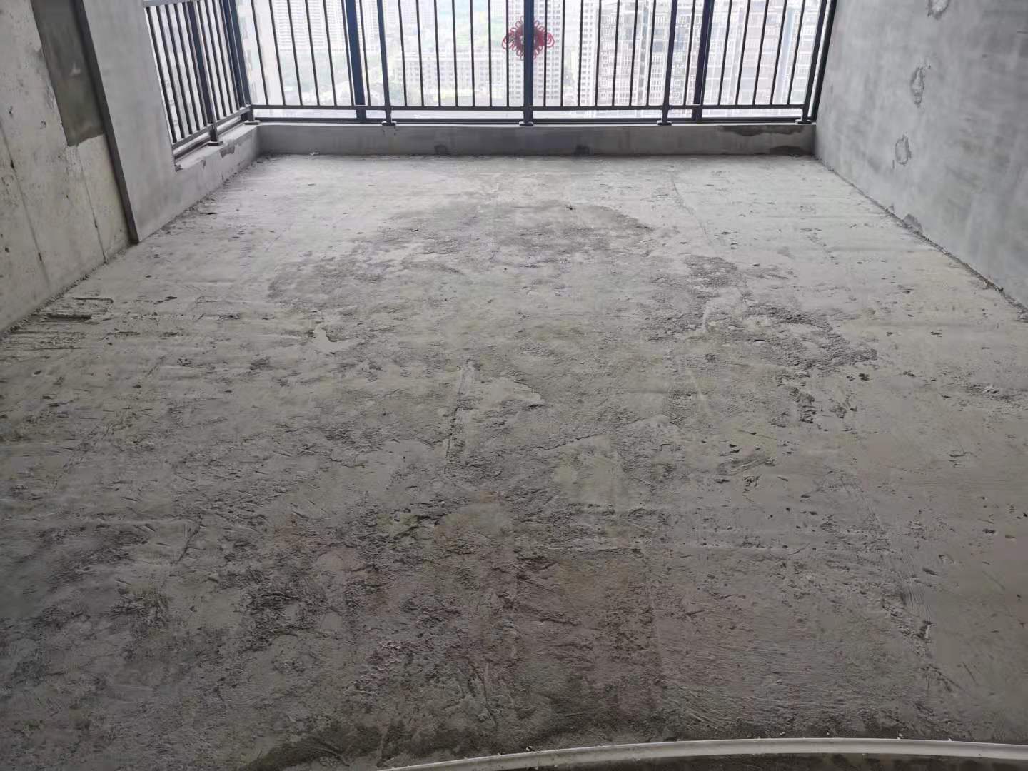 六合清华园  4室2厅2卫   82.80万客厅