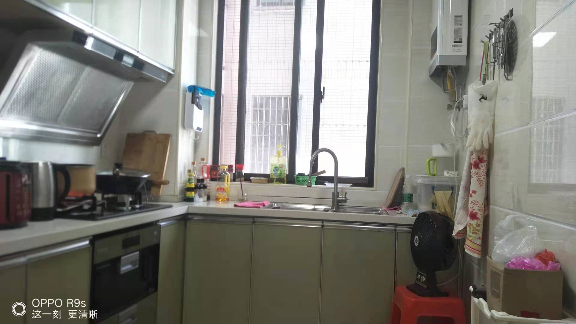香格里拉  3室2厅2卫   83.80万客厅
