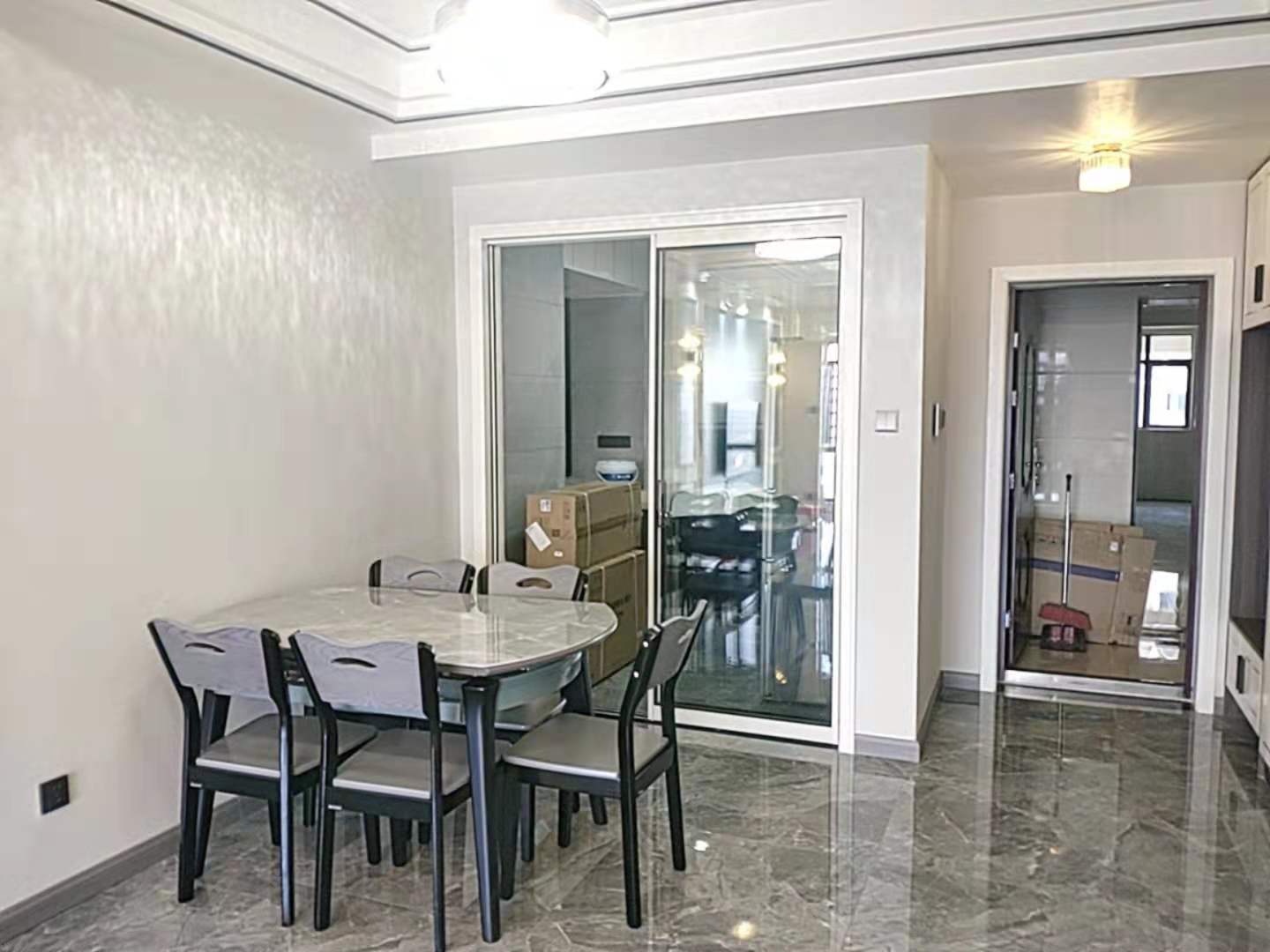 五江碧桂园城市广场  3室2厅2卫    3200.0元/月 五江碧桂园城市广场  3室2厅2卫    3200.0元/月室内图