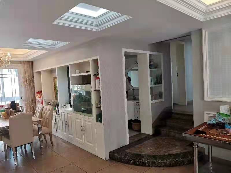 山水名苑  4室2厅2卫    108.0万 山水名苑  4室2厅2卫    108.0万客厅