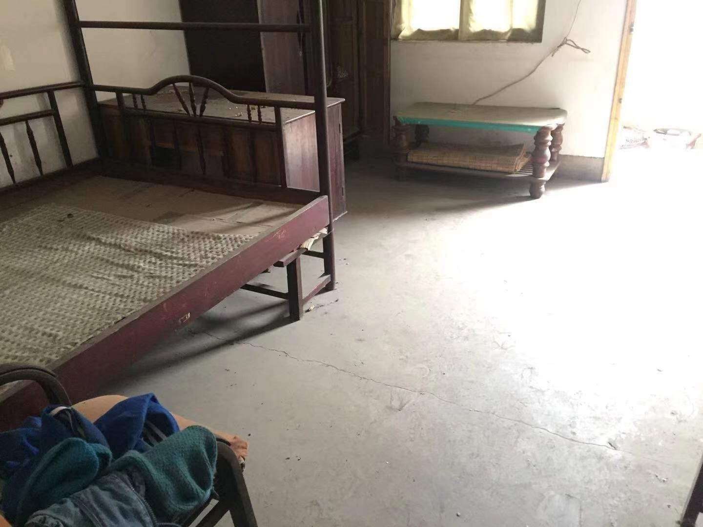 盐业副食小区 3室1厅1卫 45.8万 盐业副食小区 3室1厅1卫 45.8万卧室