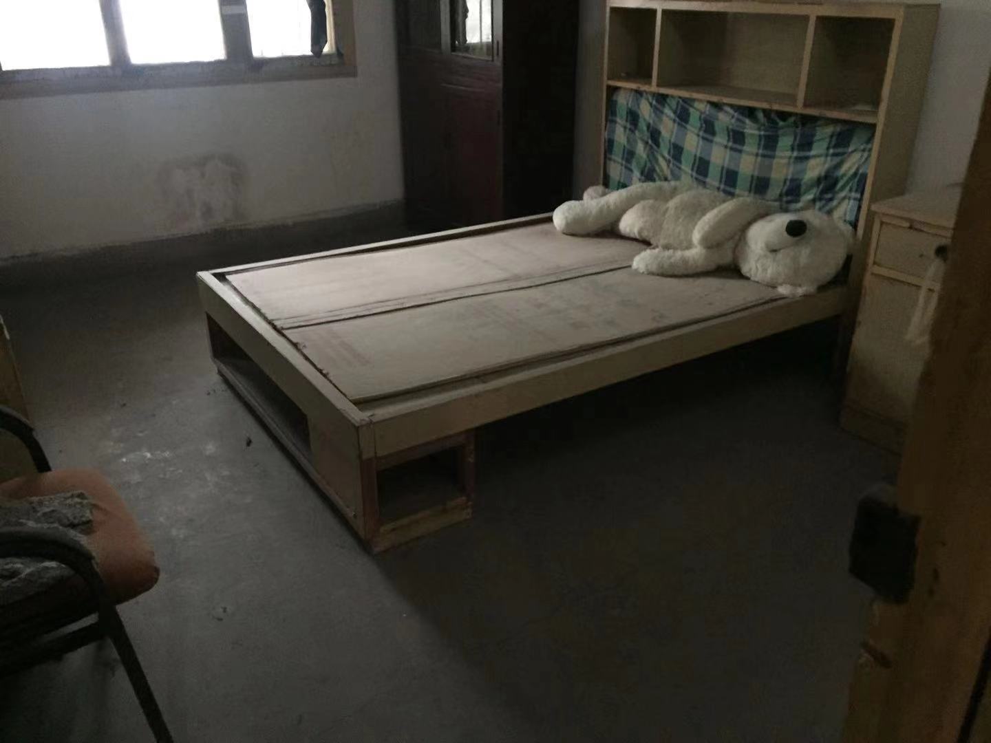 盐业副食小区 3室1厅1卫 45.8万 盐业副食小区 3室1厅1卫 45.8万卧室