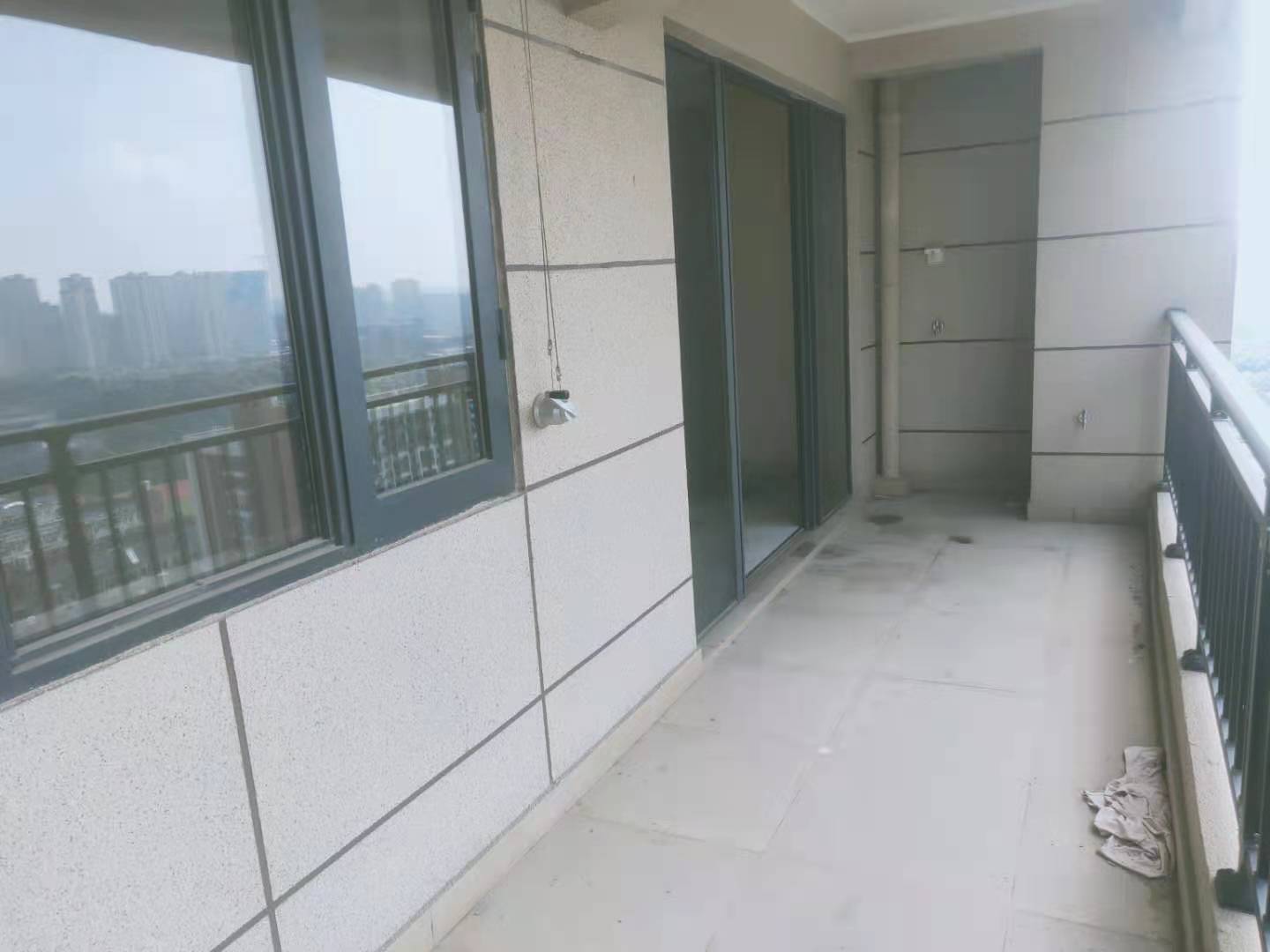 碧桂园梓山府 3室2厅1卫 2200.0元/月 碧桂园梓山府 3室2厅1卫 2200.0元/月室内图