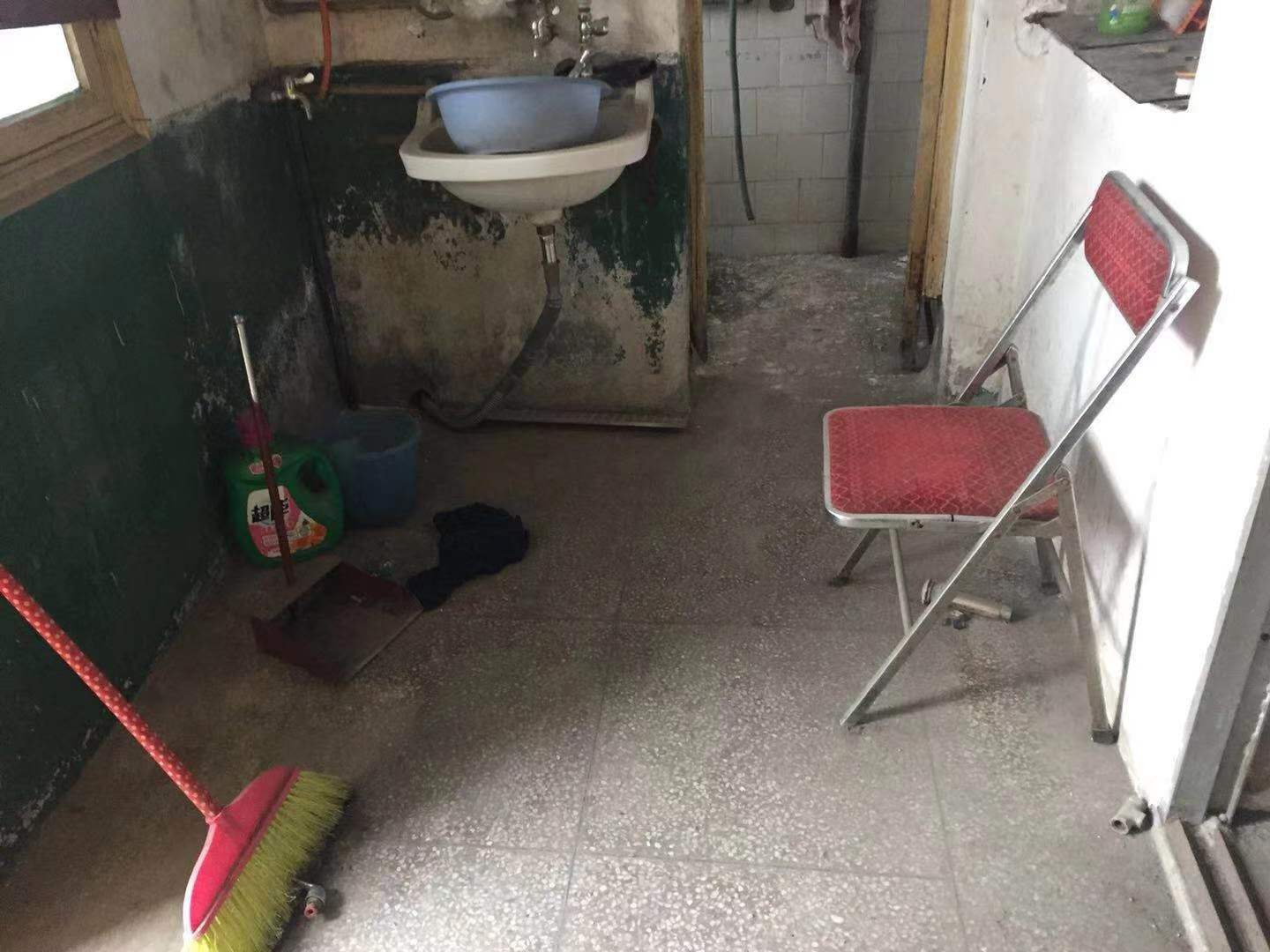 盐业副食小区 3室1厅1卫 45.8万 盐业副食小区 3室1厅1卫 45.8万客厅