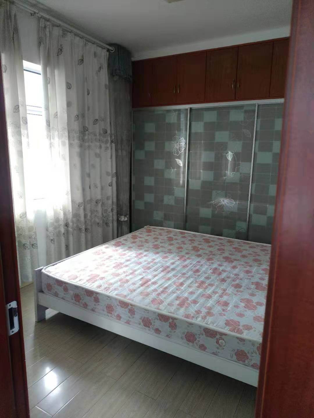 操坪社区 2室1厅1卫 1300.0元/月 操坪社区 2室1厅1卫 1300.0元/月室内图