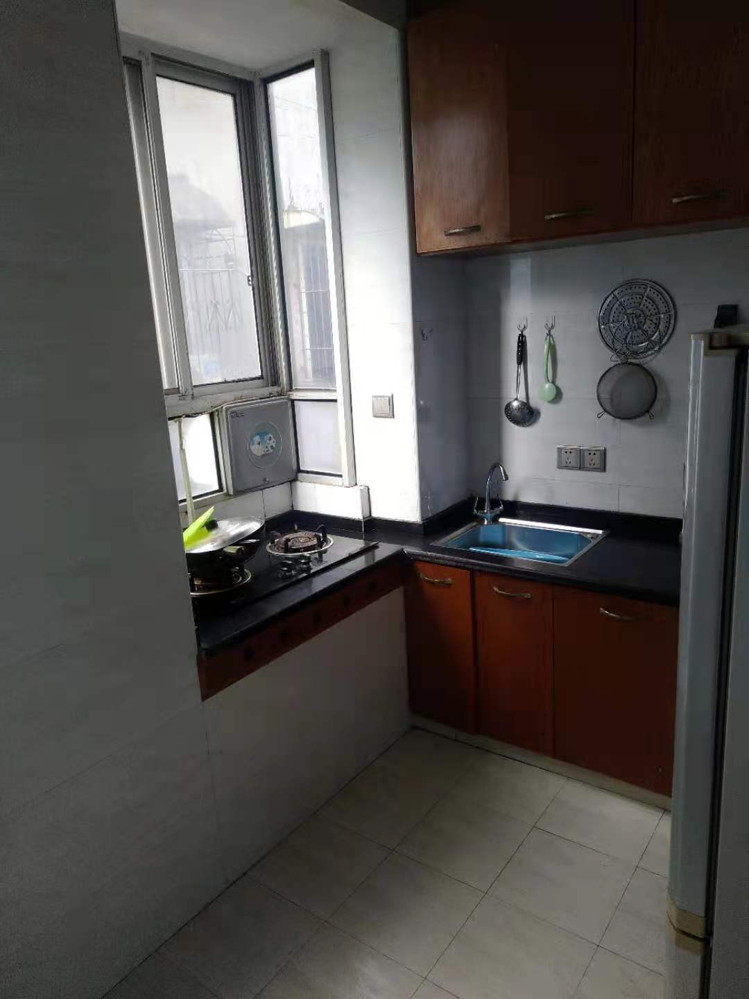 操坪社区 2室1厅1卫 1300.0元/月 操坪社区 2室1厅1卫 1300.0元/月室内图