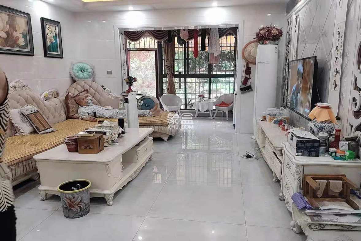 景湖春天 2室2厅1卫 65.8万 景湖春天 2室2厅1卫 65.8万客厅