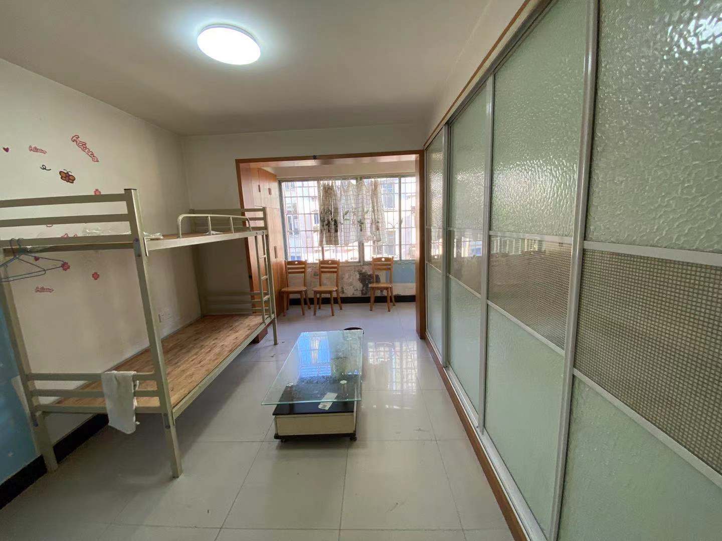 左家塘省税务局宿舍 4室2厅1卫 1700.0元/月 左家塘省税务局宿舍 4室2厅1卫 1700.0元/月室内图