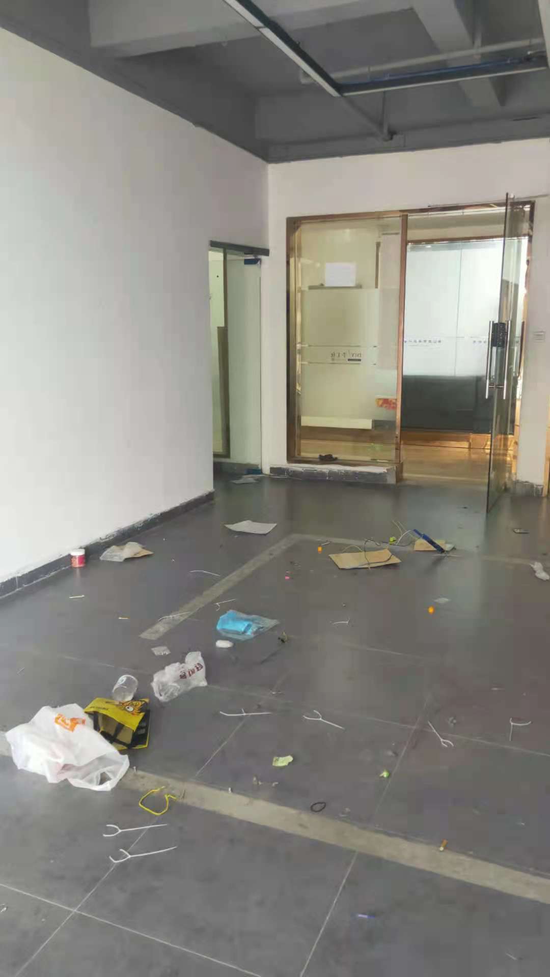 融冠亲城50写字楼 1室1厅1卫 2000.0元/月 融冠亲城50写字楼 1室1厅1卫 2000.0元/月室内图