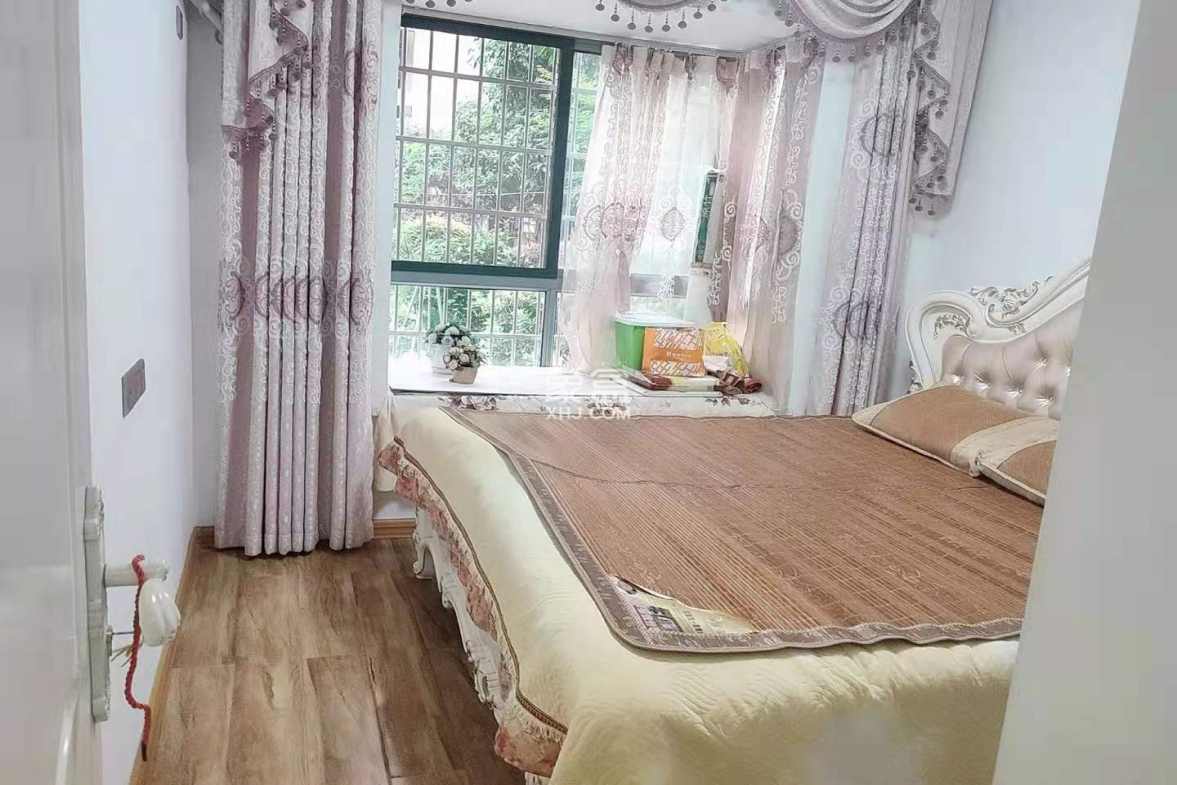 景湖春天 2室2厅1卫 65.8万 景湖春天 2室2厅1卫 65.8万客厅