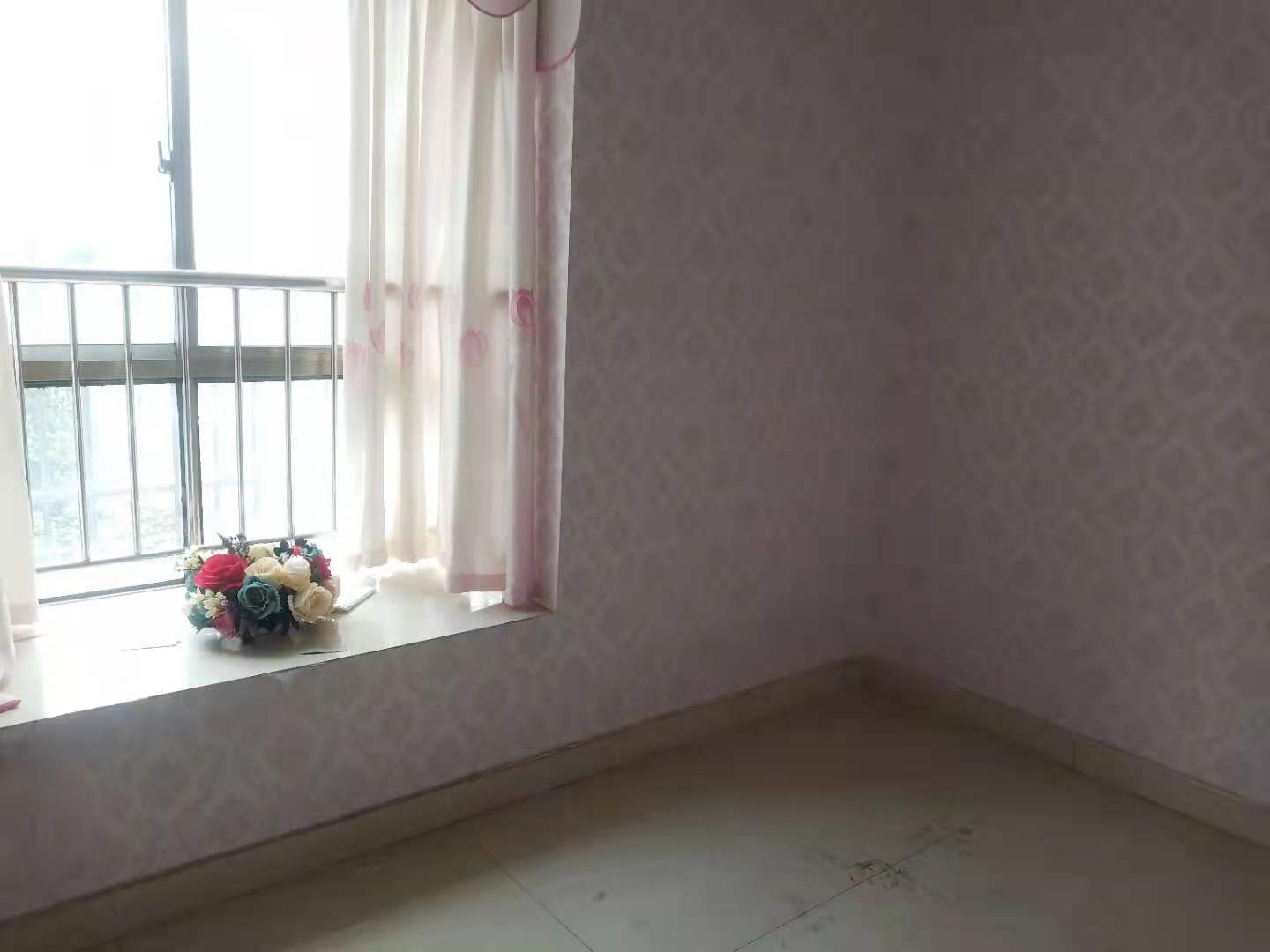 华天壹号公馆  3室2厅2卫    2000.0元/月 华天壹号公馆  3室2厅2卫    2000.0元/月室内图