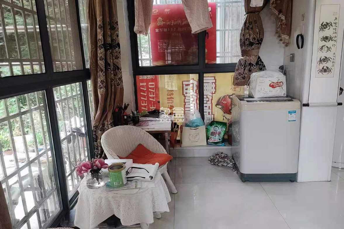 景湖春天 2室2厅1卫 65.8万 景湖春天 2室2厅1卫 65.8万客厅