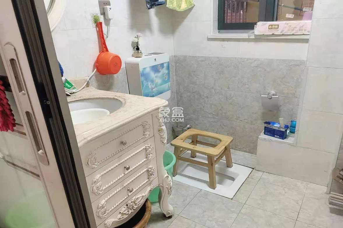 景湖春天 2室2厅1卫 65.8万 景湖春天 2室2厅1卫 65.8万客厅