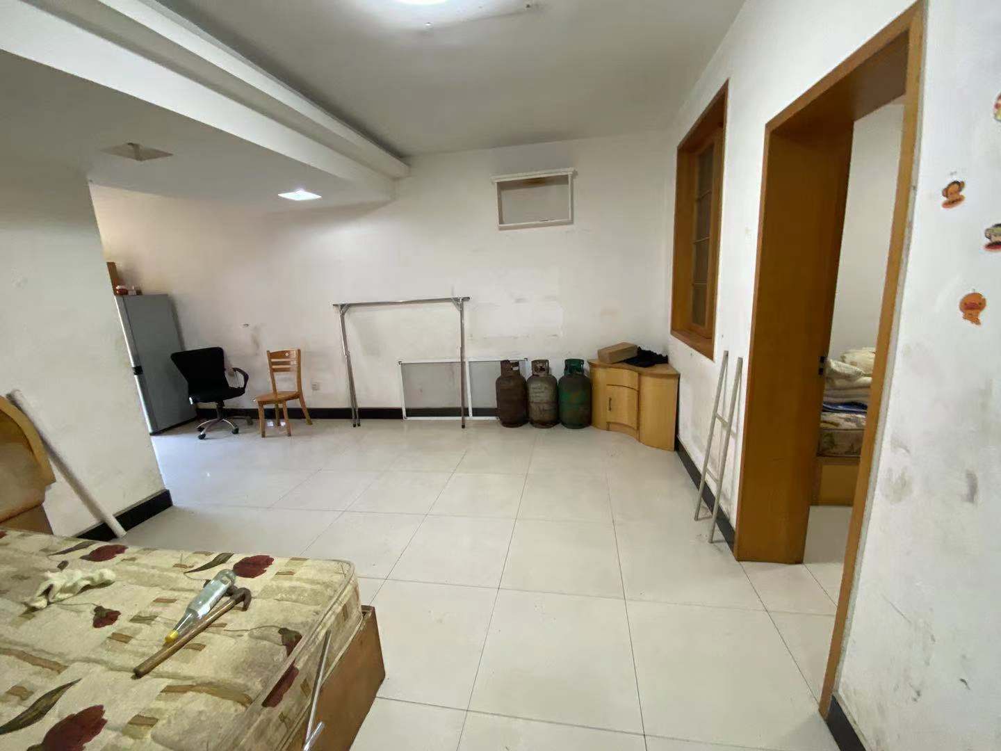 左家塘省税务局宿舍 4室2厅1卫 1700.0元/月 左家塘省税务局宿舍 4室2厅1卫 1700.0元/月室内图