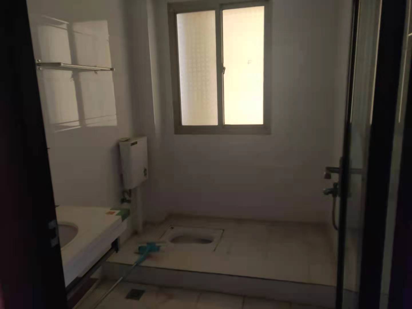 益秀园  5室2厅2卫    45.0万 益秀园  5室2厅2卫    45.0万卫生间