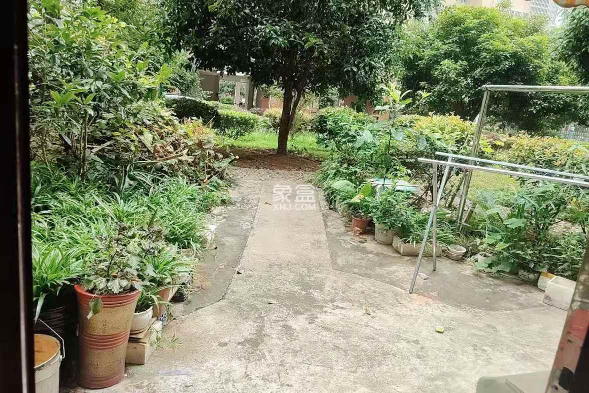 景湖春天 2室2厅1卫 65.8万 景湖春天 2室2厅1卫 65.8万客厅