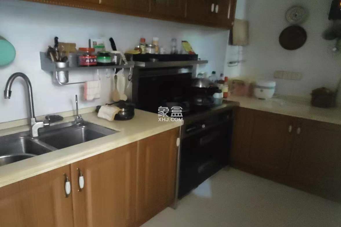 景湖春天 2室2厅1卫 65.8万 景湖春天 2室2厅1卫 65.8万客厅