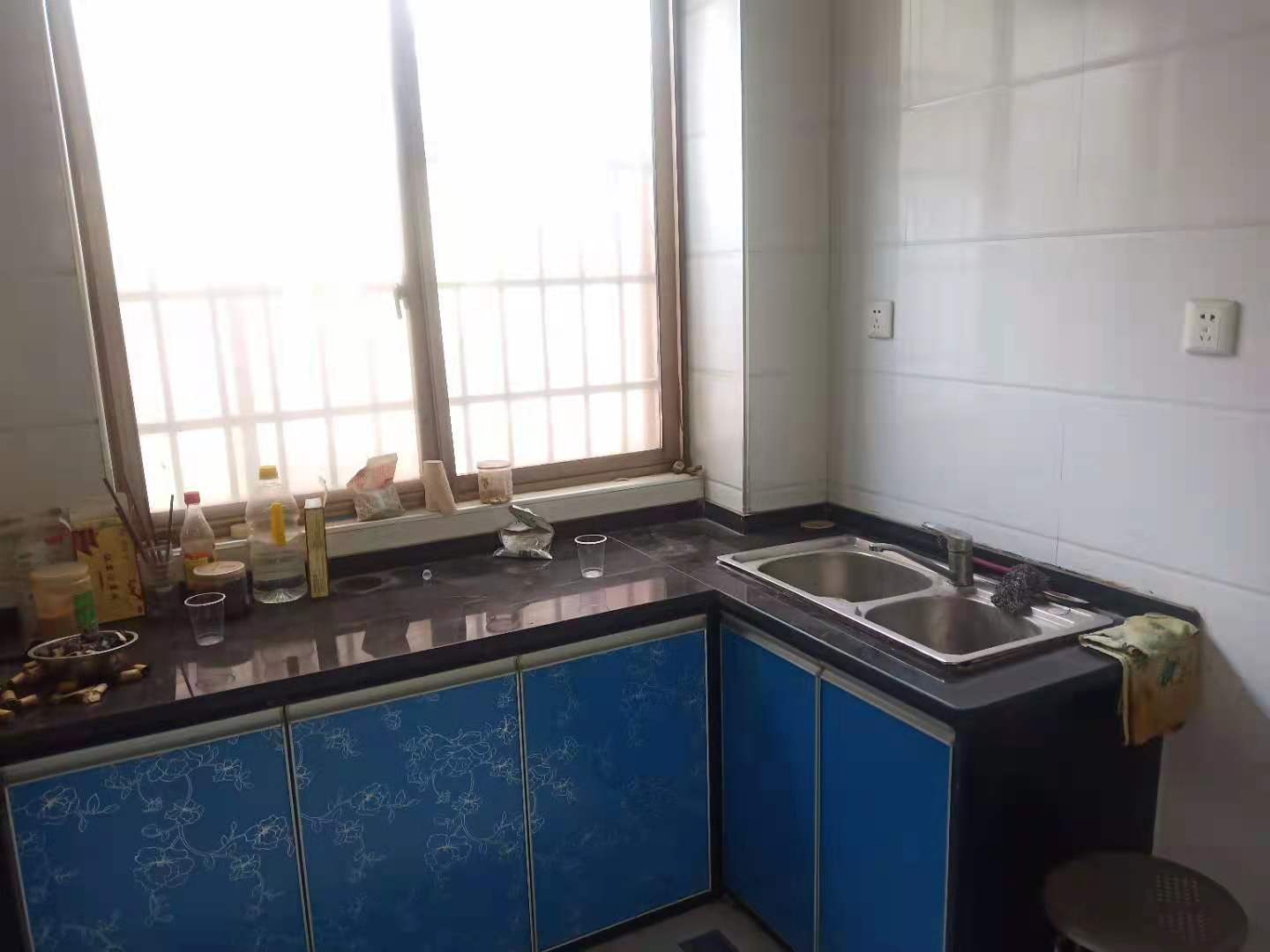 华天壹号公馆  3室2厅2卫    2000.0元/月 华天壹号公馆  3室2厅2卫    2000.0元/月室内图