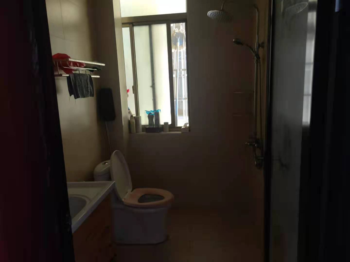 益秀园  5室2厅2卫    45.0万 益秀园  5室2厅2卫    45.0万卫生间